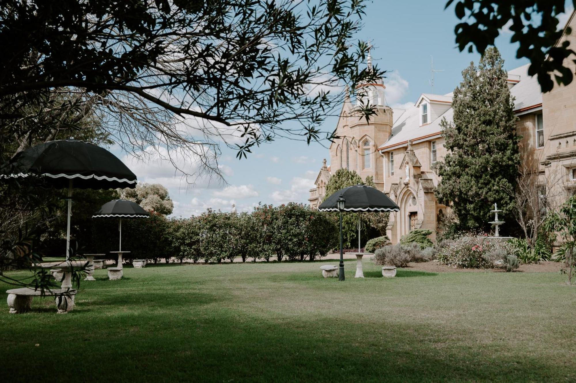 Abbey of the Roses Pensión Warwick Exterior foto